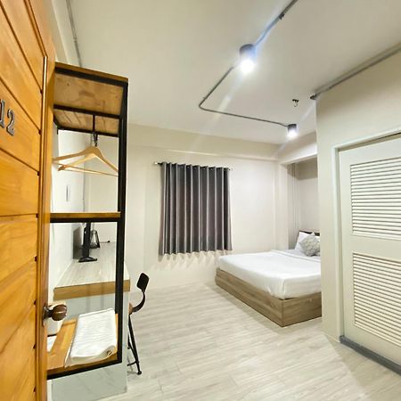 ซับรูมโฮเทล Subroom Hotel Surat Thani Esterno foto