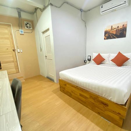 ซับรูมโฮเทล Subroom Hotel Surat Thani Esterno foto