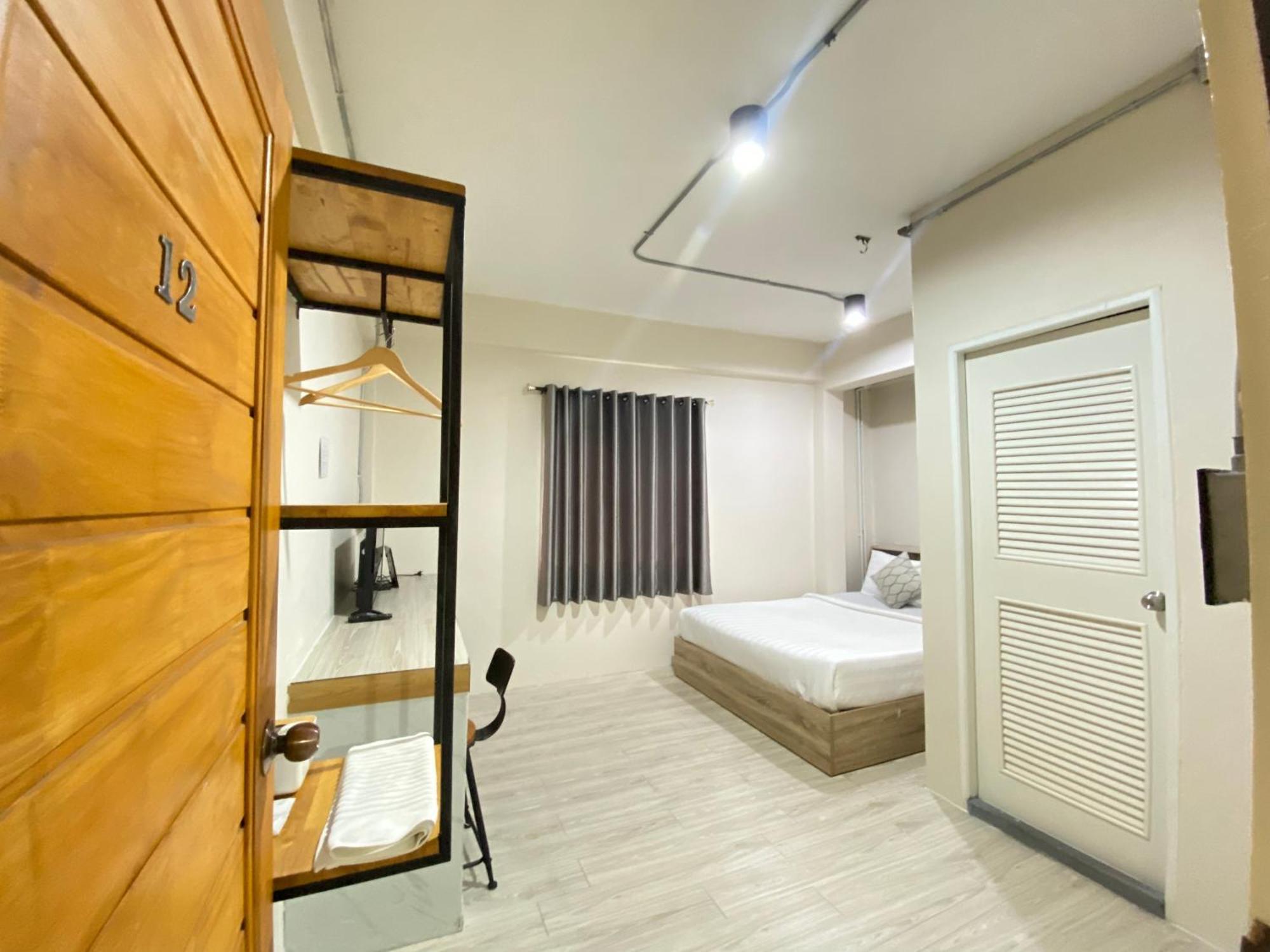 ซับรูมโฮเทล Subroom Hotel Surat Thani Esterno foto