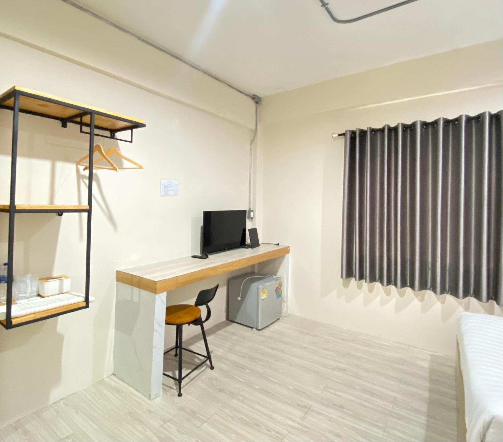 ซับรูมโฮเทล Subroom Hotel Surat Thani Esterno foto