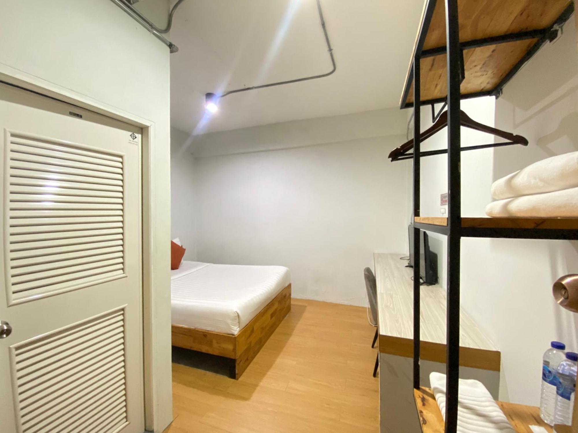 ซับรูมโฮเทล Subroom Hotel Surat Thani Esterno foto