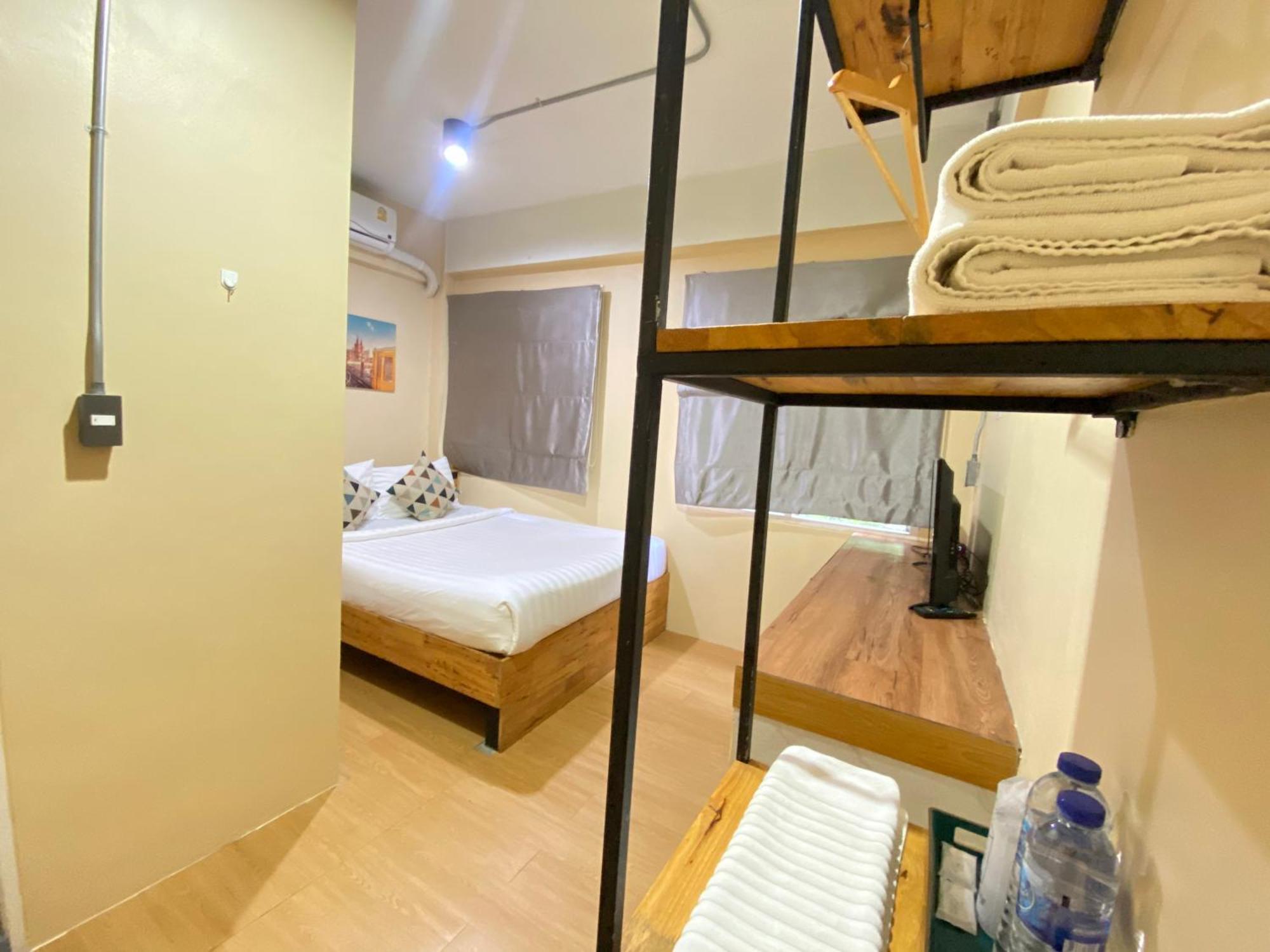 ซับรูมโฮเทล Subroom Hotel Surat Thani Esterno foto