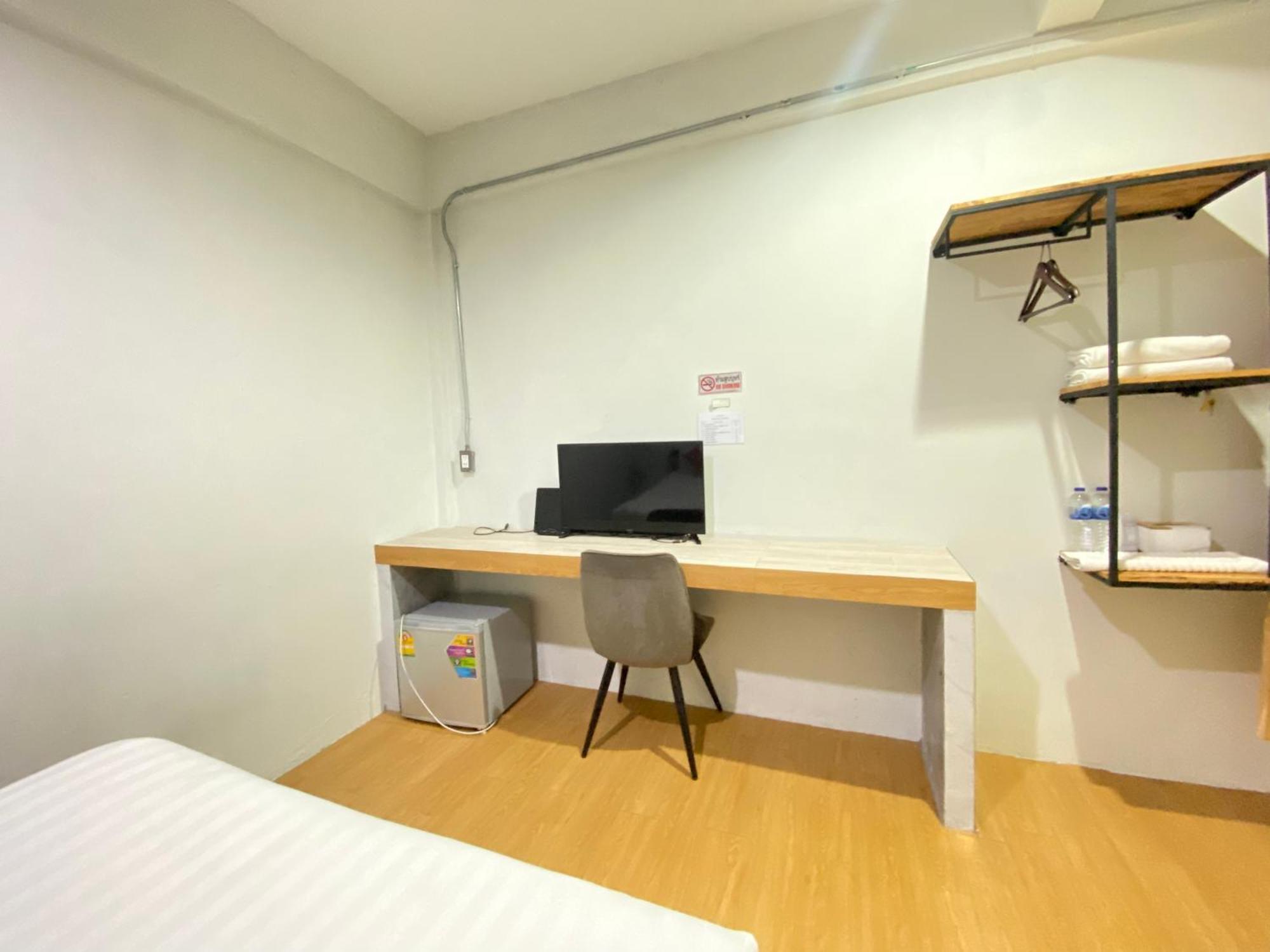 ซับรูมโฮเทล Subroom Hotel Surat Thani Esterno foto